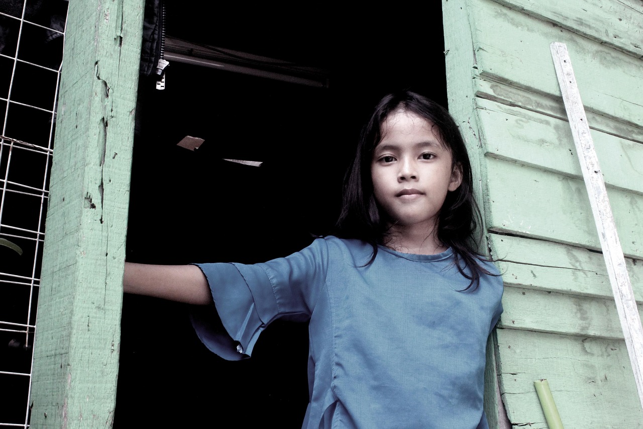 erfahren sie mehr über kinderarmut, ihre ursachen, auswirkungen und mögliche lösungen. entdecken sie, wie gesellschaft und politik gemeinsam gegen kinderarmut in deutschland und weltweit vorgehen können.