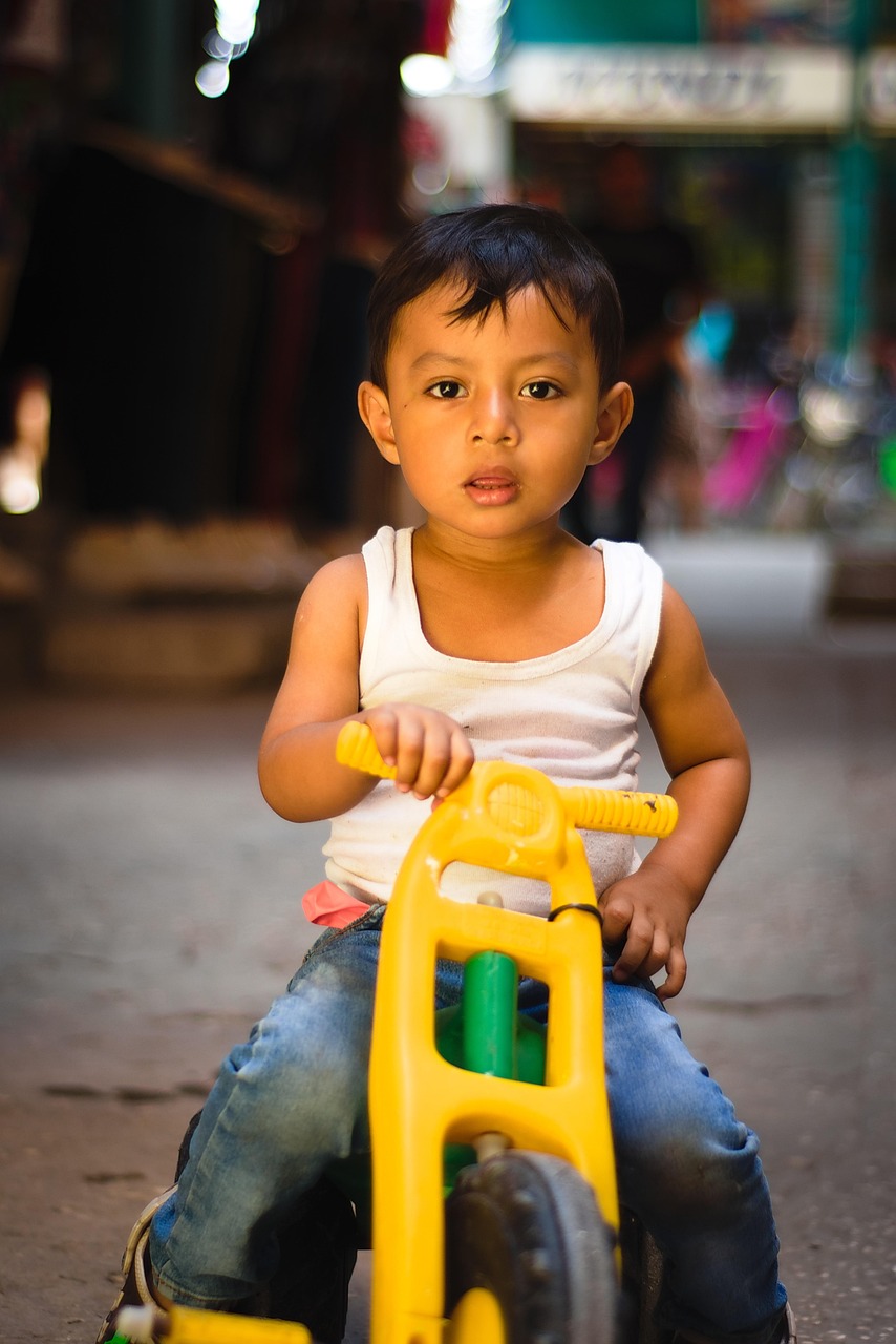 erfahren sie mehr über kinderarmut: ursachen, folgen und lösungsansätze. informieren sie sich, wie armut das leben und die zukunft von kindern in deutschland und weltweit beeinflusst.